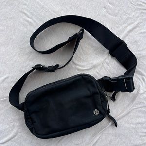 Lululemon everywhere belt bag